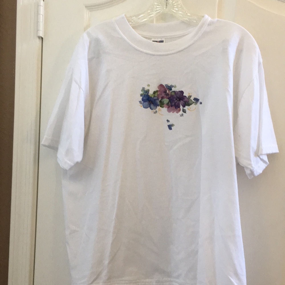 FINAL MARKDOWN Decorative jerzees tee large